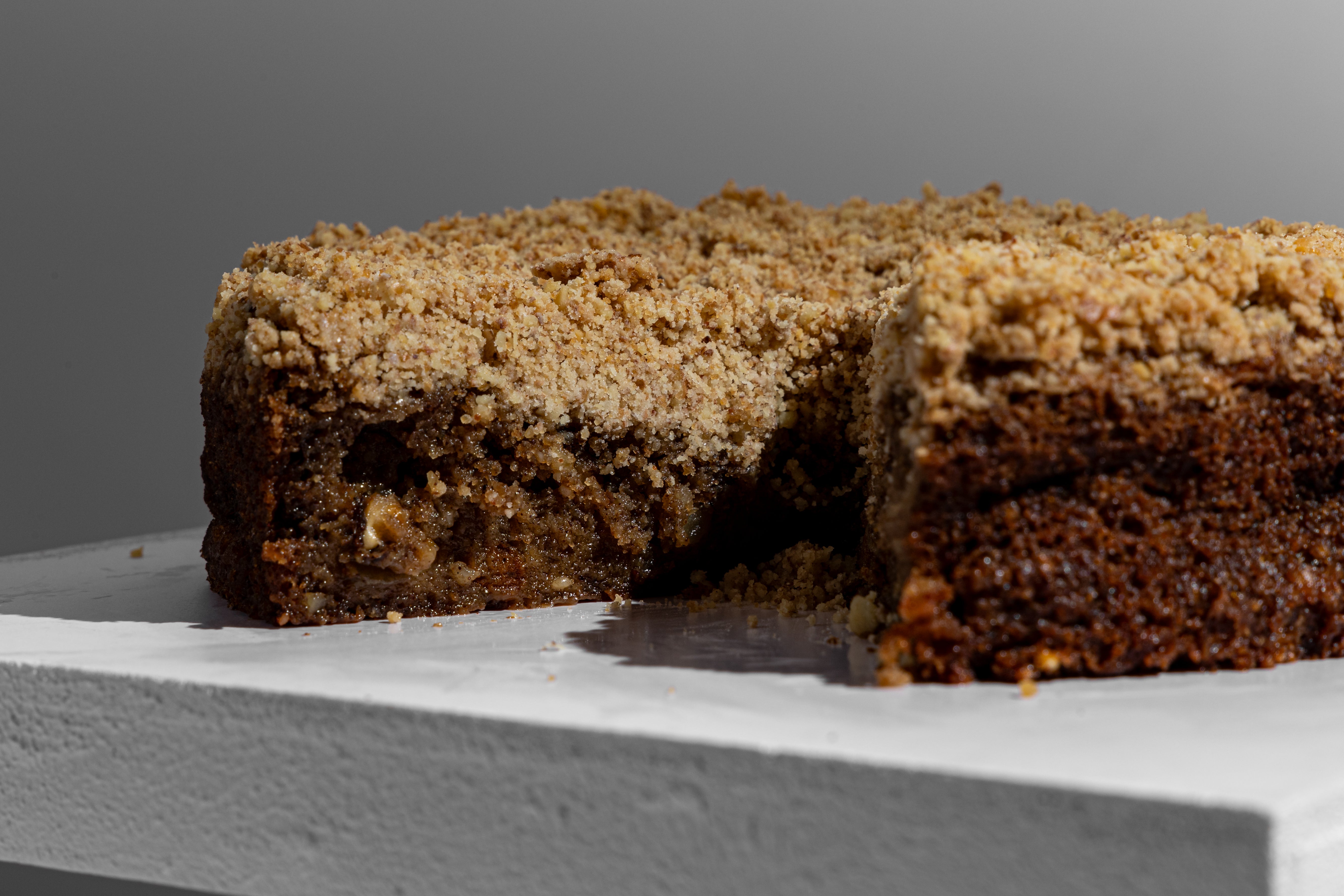 Apple & Walnut Crumble Cake