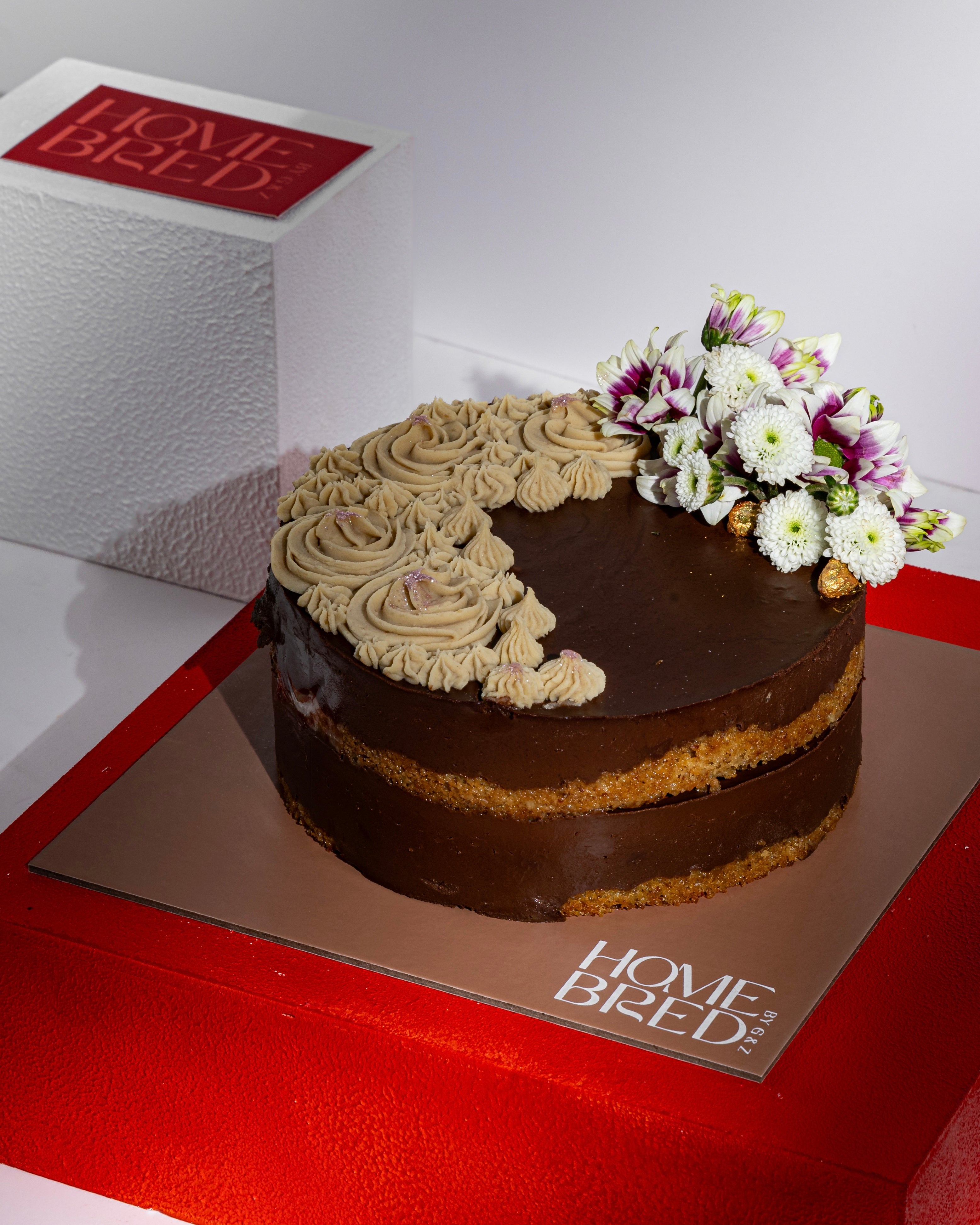 Vanilla & Dark Chocolate Icing Cake